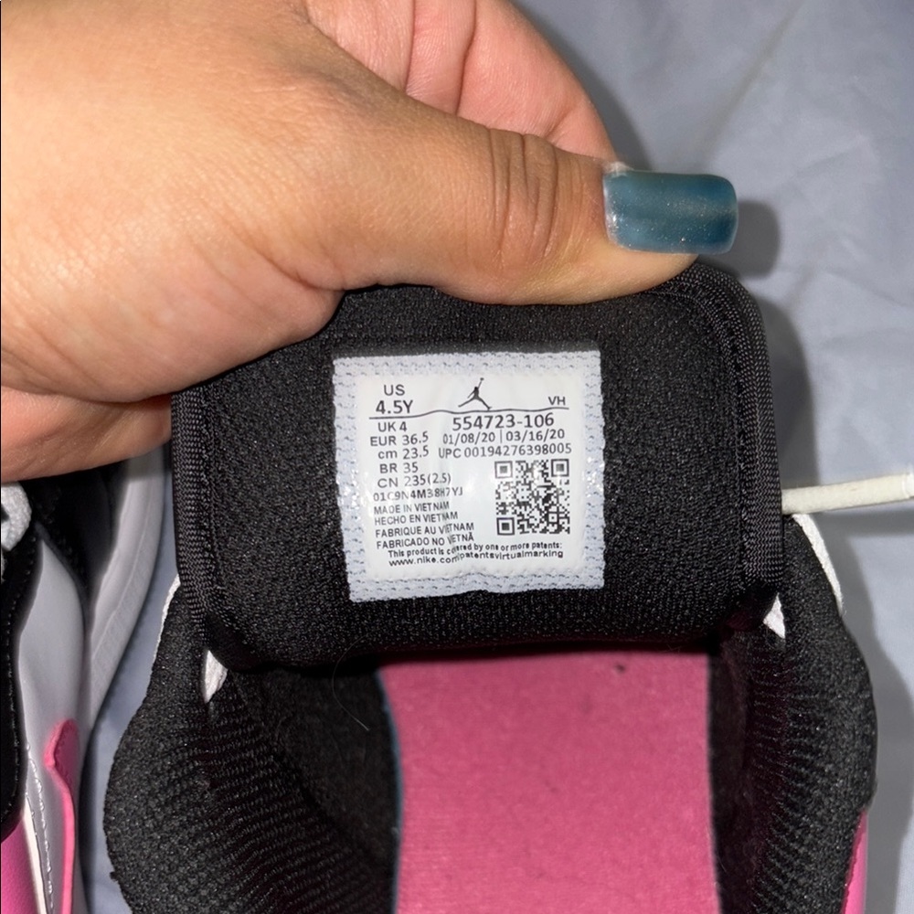 Black and Pink Jordan 1s low - Picture 5 of 5